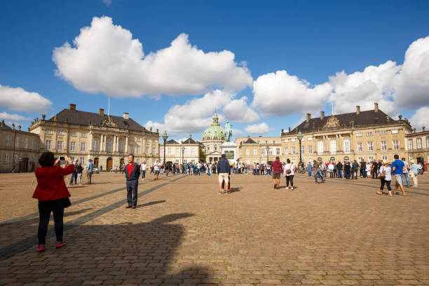 amalienborg, królewska rezydencja rodzinna - cloud house blue danish culture zdjęcia i obrazy z banku zdjęć