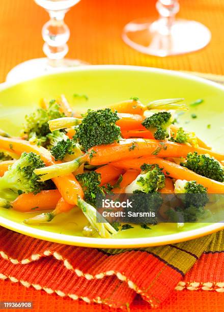 Karotten Und Brokkoli Stockfoto und mehr Bilder von Abnehmen - Abnehmen, Brokkoli, Essgeschirr