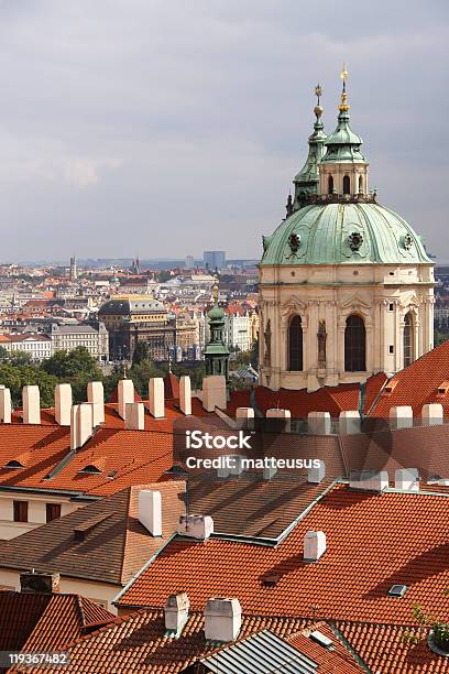 Paisaje De La Ciudad De Praga Vertical Foto de stock y más banco de imágenes de Aire libre - Aire libre, Antiguo, Arquitectura