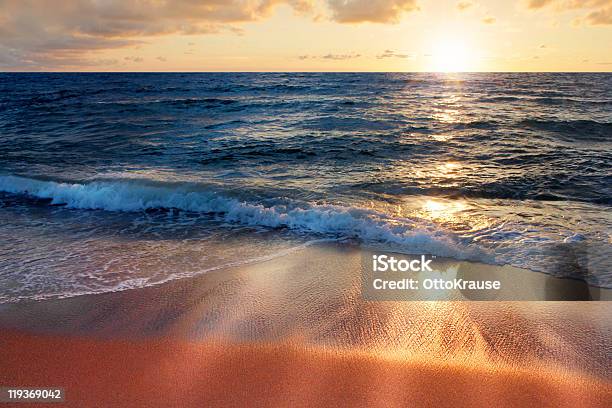 Wellen Bei Sonnenuntergang Stockfoto und mehr Bilder von Brandung - Brandung, Farbbild, Flüssig