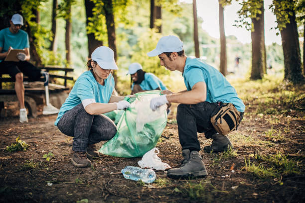 istock Team of volunteers 1193733389
