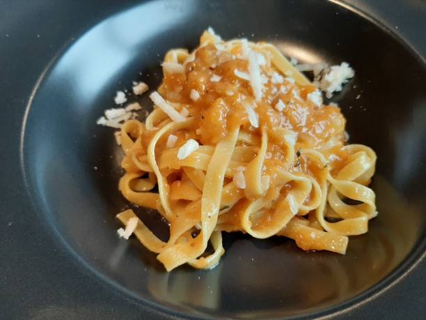 Tagilatelle in pumpkin sauce with dried figs