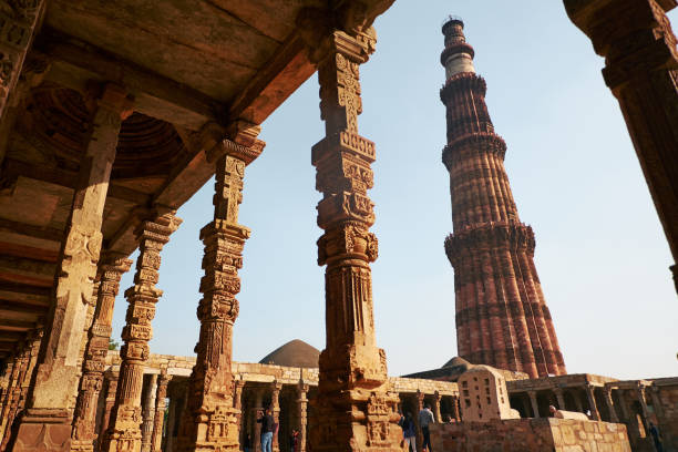 qutub minar - talles minaret in the world. delhi, india, 03.12.2019 - qutub imagens e fotografias de stock