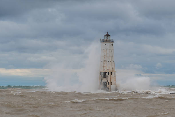 istock Waves crash into the Frankfort North Breakwater Lighthouse 1193748113