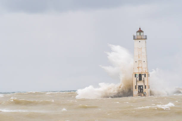 istock Waves crash into the Frankfort North Breakwater Lighthous 1193749157