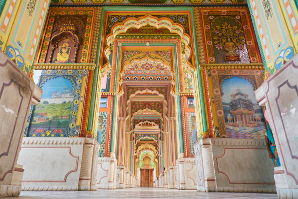 ピンクシティのジャワハルサークルのアーチ内のパトリカゲート - ジャイプール、インド。インド建築 - india palace indian culture indoors ストックフォトと画像