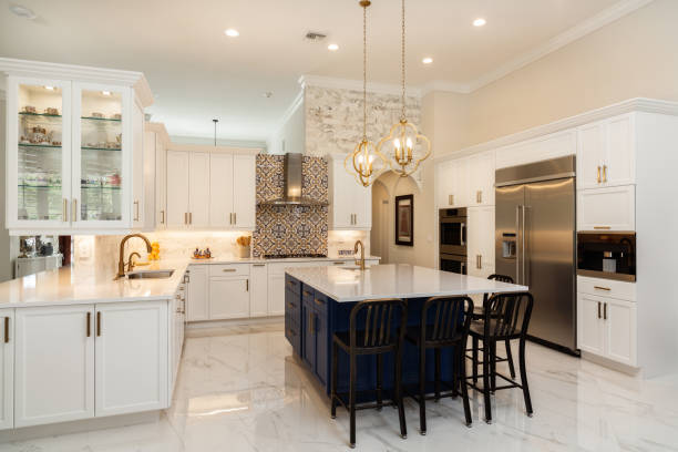 luxury white kitchen design - contemporary style fotos imagens e fotografias de stock