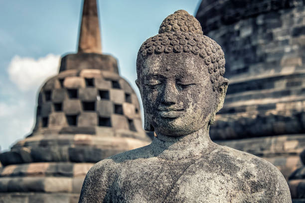 архитектура в центральной яве - borobudur ruins стоковые фото и изображения