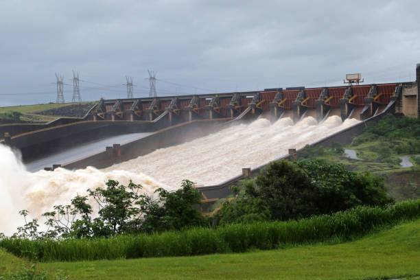 Itaipu Dam Itaipu Dam, on the Border of Brazil and Paraguay hydroelectric power photos stock pictures, royalty-free photos & images