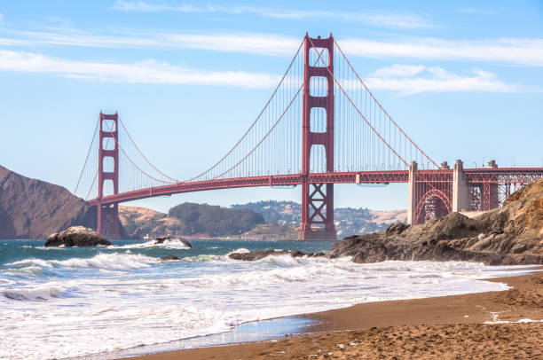 słynny most golden gate - jeden z zabytków świata w san francisco w kalifornii - baker beach zdjęcia i obrazy z banku zdjęć