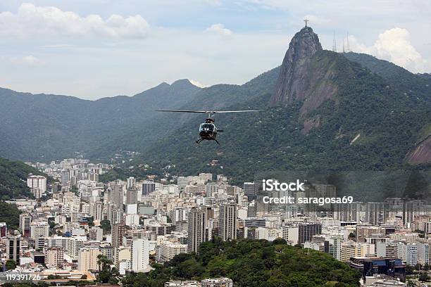 Rio De Janeiro Sulla Città Scape - Fotografie stock e altre immagini di Elicottero - Elicottero, Rio de Janeiro, Ambientazione esterna