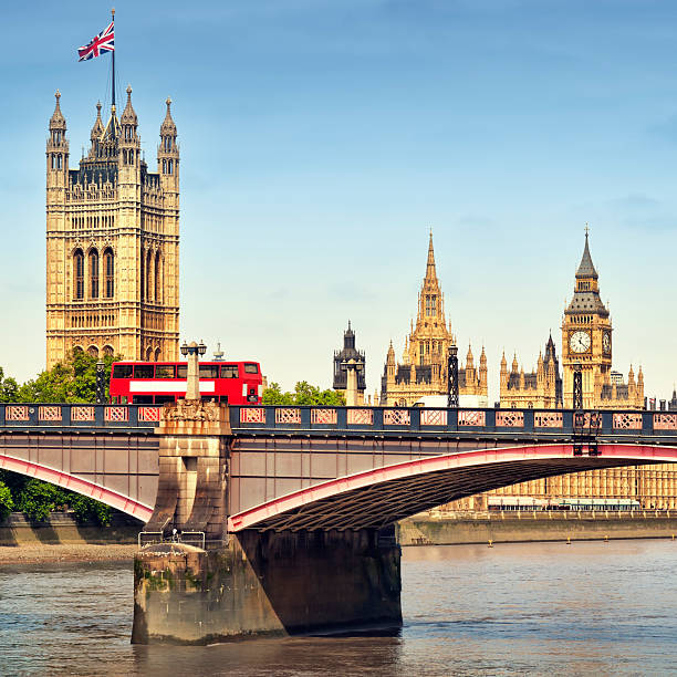 case del parlamento, londra. - houses of parliament london london england skyline thames river foto e immagini stock