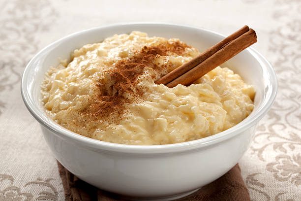 budín de arroz - rice pudding fotografías e imágenes de stock