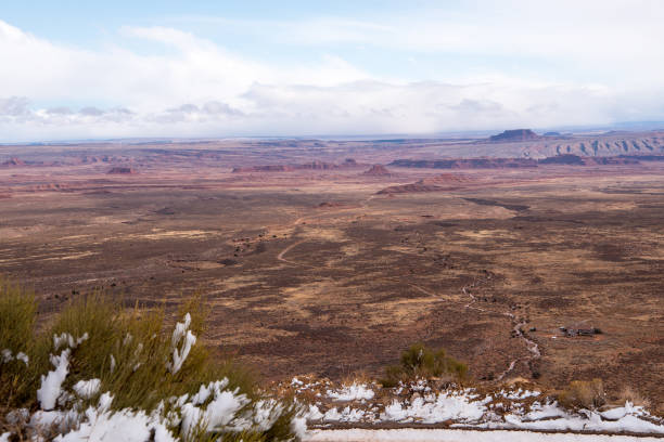 vue à couper le souffle sur la vallée des dieux - moki dugway photos et images de collection