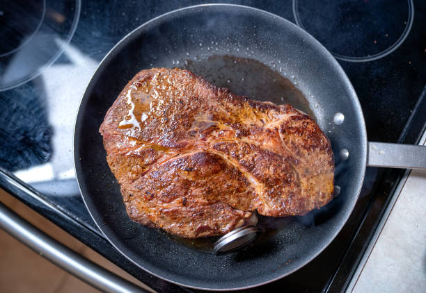 chuck beef roast being cooked in an oven with a meat thermometer to insure proper cooking temperature for the perfect ketogenic or carnivor diet meal - mandril imagens e fotografias de stock