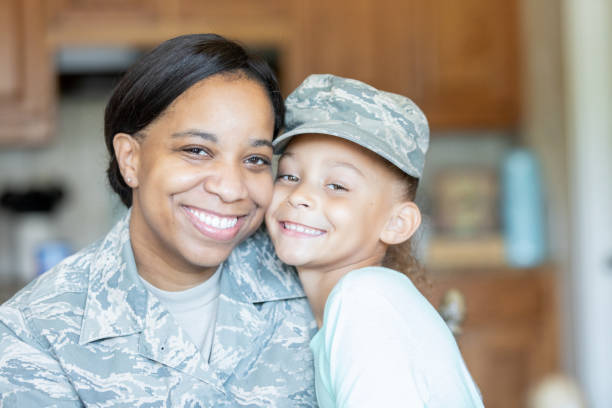 istock Soldier mom is daughters hero 1193990485