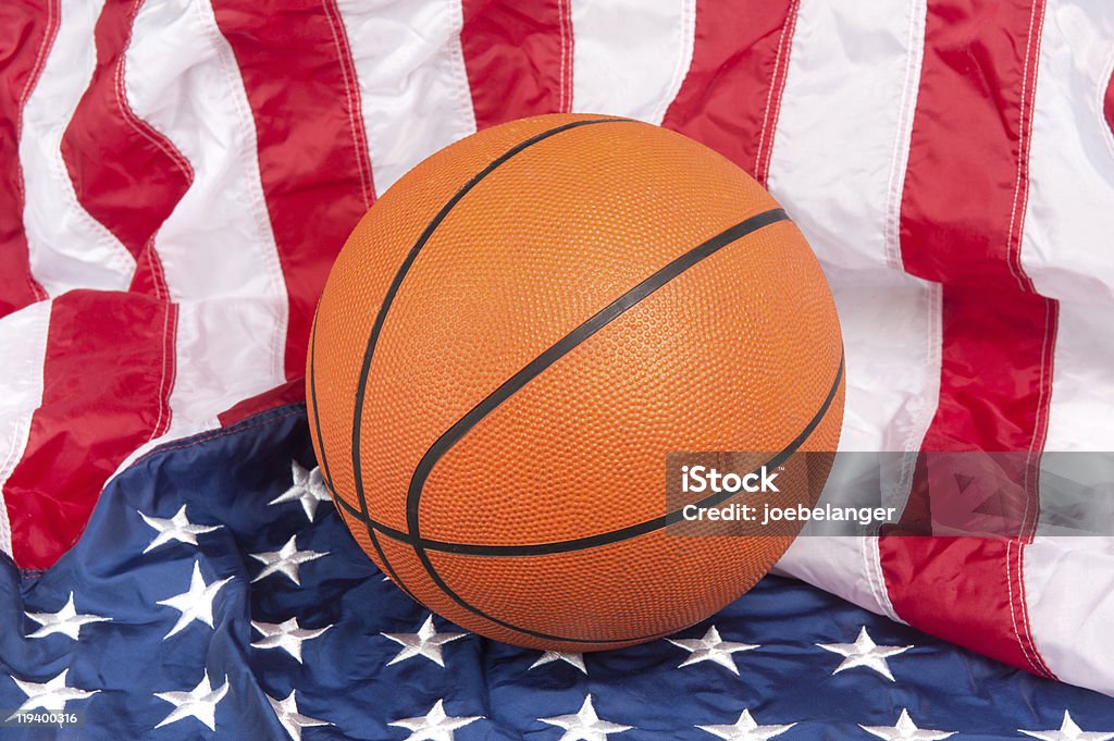 Básquetbol en bandera estadounidense - Foto de stock de Artículos deportivos libre de derechos