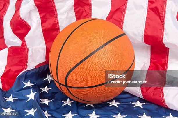 Баскетбол На Американский Флаг — стоковые фотографии и другие картинки Баскетбольный мяч - Баскетбольный мяч, Без людей, Горизонтальный