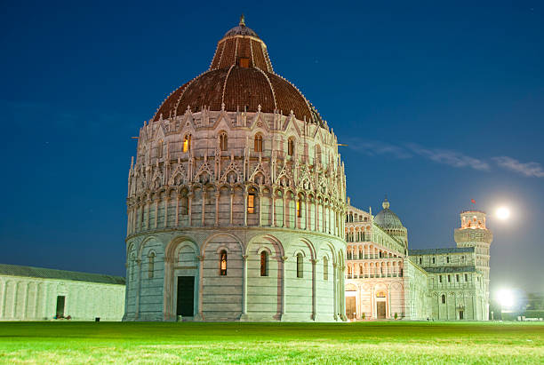 istock Piazza dei Miracoli with a Full Harvest Moon, Pisa 119401131