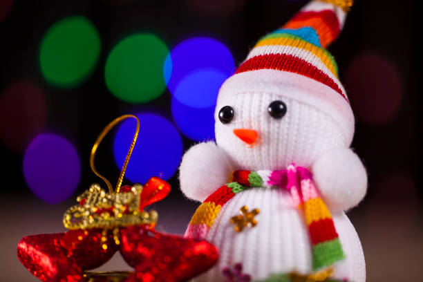 istock Festive snowman with Christmas light background 1194016753