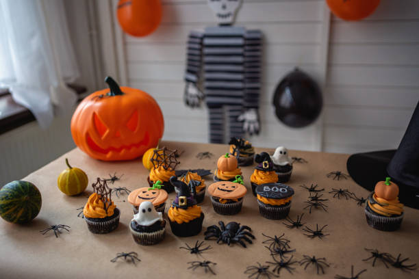 istock Yummy Halloween cupcakes 1194058411