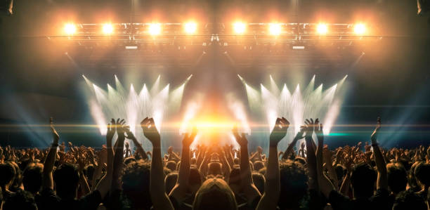 concert stage, people are visible waving and clapping, silhouettes are visible - concert hall crowd dancing nightclub imagens e fotografias de stock