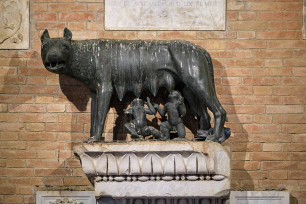 istock Siena she-wolf and her twins 1194085924