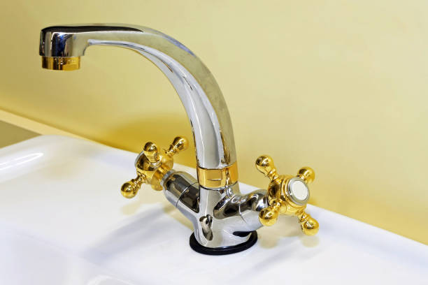 istock Golden faucet 1194089107