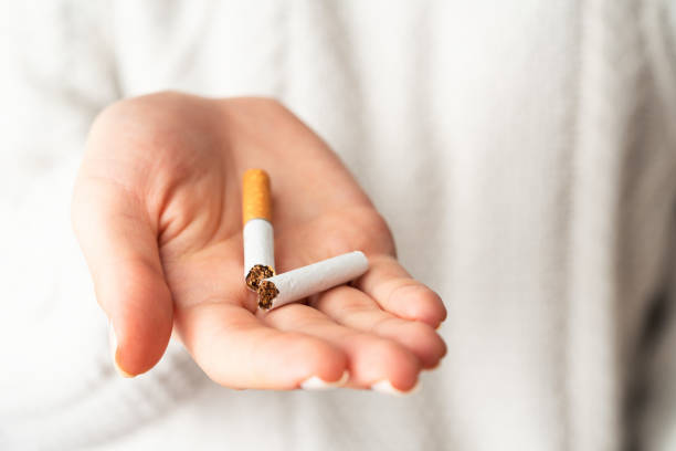 quitting smoking - breaking cigarette imagens e fotografias de stock