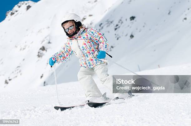 Little Esquiador Foto de stock y más banco de imágenes de Esquí - Deporte - Esquí - Deporte, Niño, Esquí - Artículo deportivo