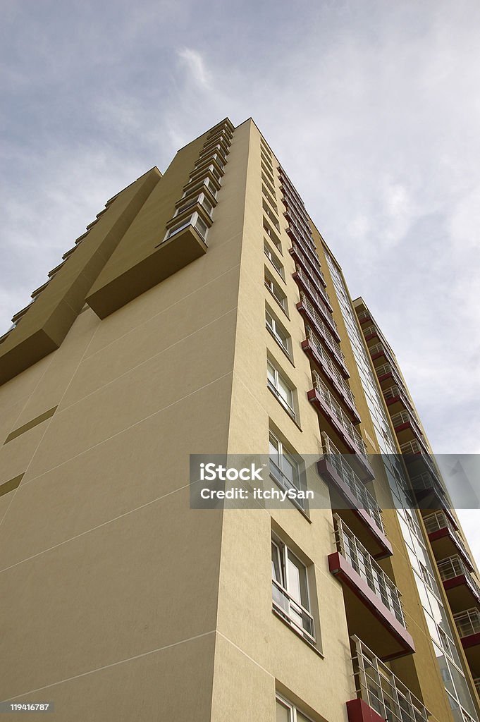 Grande plattenbau apartment building - Foto de stock de Alto - Descrição Geral royalty-free