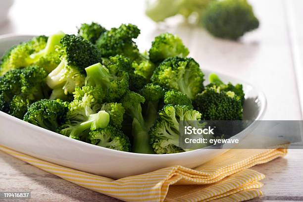 Broccoli Al Vapore - Fotografie stock e altre immagini di Broccolo - Broccolo, Al vapore, Cibo cotto