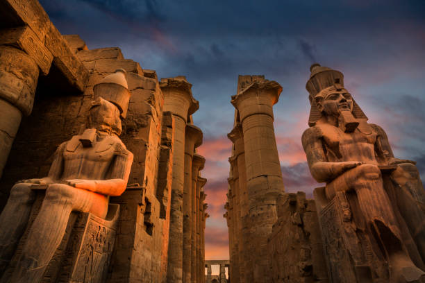 ภาพสต็อก entrance of luxor temple, อียิปต์ - temples of karnak ภาพสต็อก ภาพถ่ายและรูปภาพปลอดค่าลิขสิทธิ์