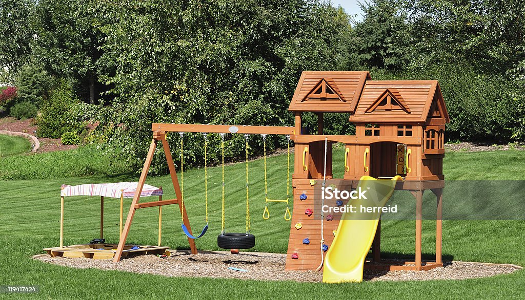 Hinterhof Holz Schaukel - Lizenzfrei Kinderspielplatz Stock-Foto