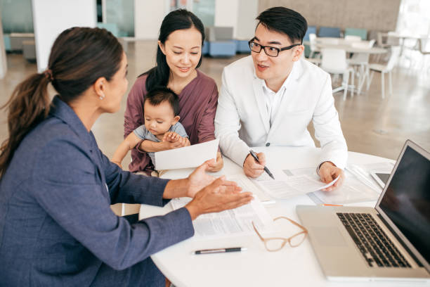 istock Family and financial advisor 1194177303