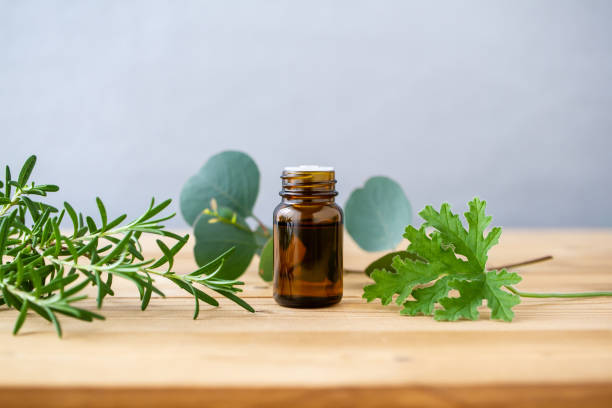 бутылка медицины - herbal medicine aromatherapy homeopathic medicine aromatherapy oil стоковые фото и изображения