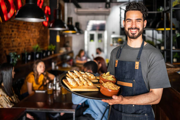 retrato de un camarero en un café en buenos aires - waiter fotografías e imágenes de stock