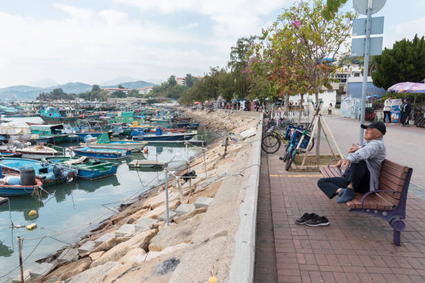 vila de pesca no console periféricos cheung chau, hong kong - outlying islands - fotografias e filmes do acervo