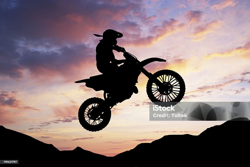 Silhouette von motorbiker - Lizenzfrei Motocross Stock-Foto