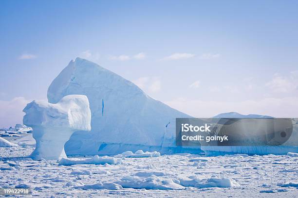 Icebergue Antártica - Fotografias de stock e mais imagens de Alto - Descrição Física - Alto - Descrição Física, Antártida, Ao Ar Livre