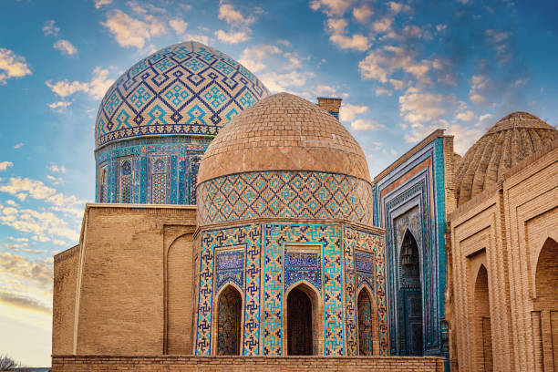 necropoli di shohizinda del mausoleo di uzbekistan samarcanda shah-i-zinda - camposanto monumentale foto e immagini stock