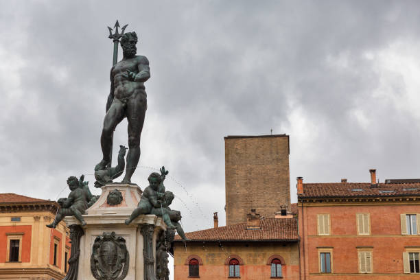 이탈리아 볼로냐의 유명한 해왕성 분수. - neptune naked statue art 뉴스 사진 이미지