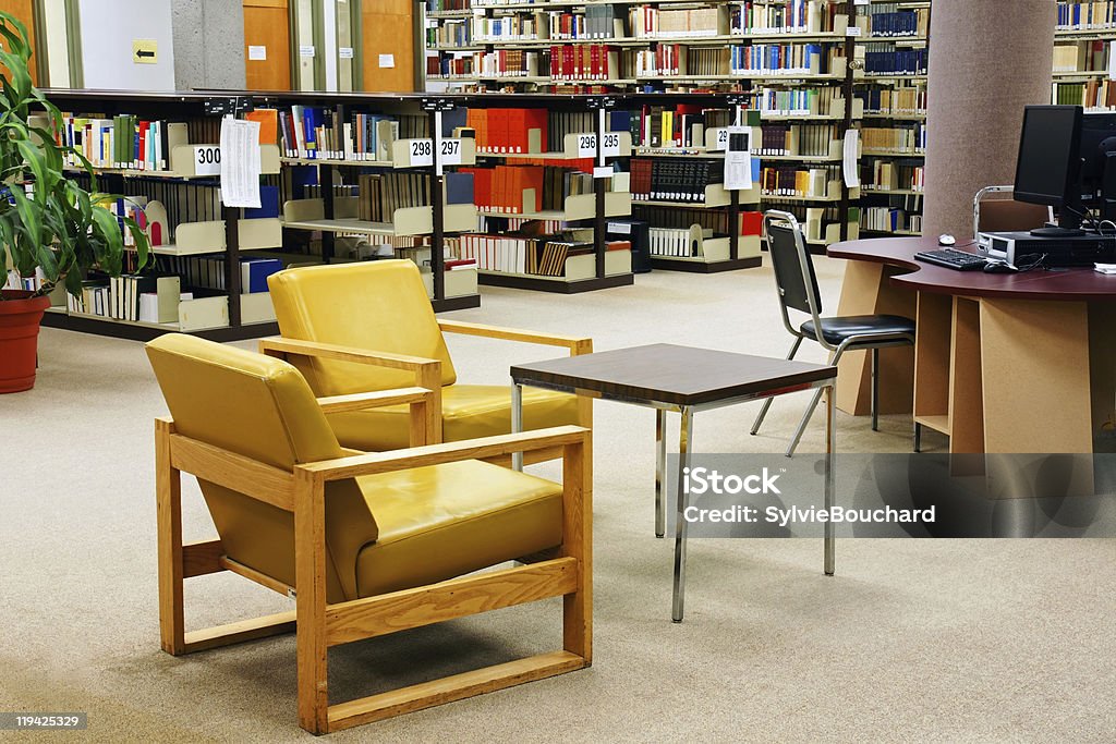 Università giallo Sedie biblioteca - Foto stock royalty-free di Biblioteca