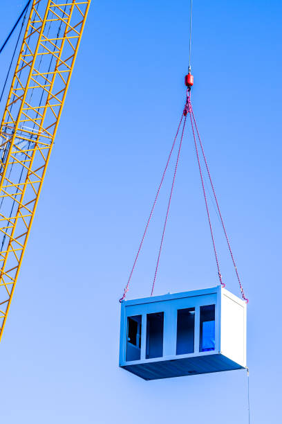 bureau mobile à une grue - modular housing development home interior house photos et images de collection