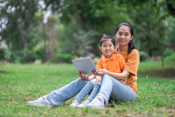istock Mom and daughter Playing tablet computer 1194255300