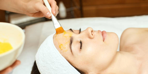 chemic facial and body peel. Cosmetology acne treatment. Young girl at medical spa salon chemic facial and body peel. Cosmetology acne treatment. Young girl at medical spa salon. facial chemical peel stock pictures, royalty-free photos & images