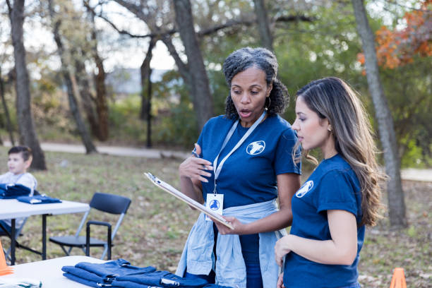 istock Women organize a community cleanup event 1194308411