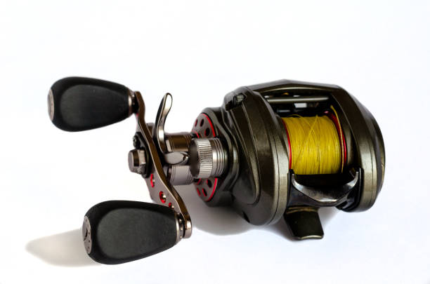 low profile baitcasting reel. - axis powers stock-fotos und bilder