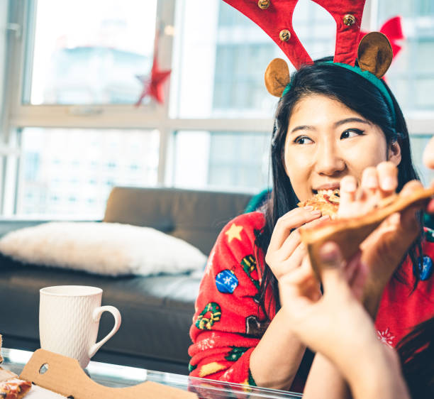 istock Millennial Christmas Pizza party 1194325491