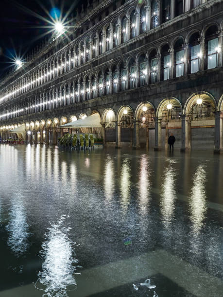 san marco square at night in venice italy flooded during acqua alta high tide in november,consequence of climate change and global warming, rising water levels - acqua alta imagens e fotografias de stock
